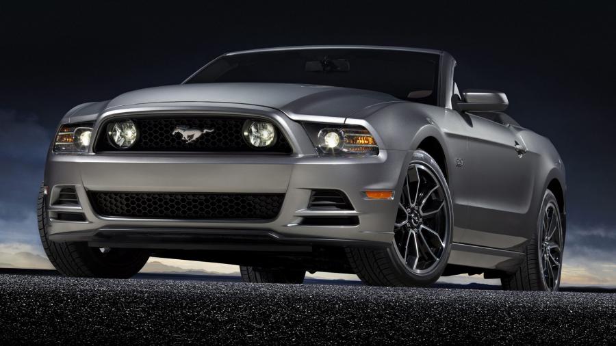  Ford Mustang GT Convertible 2013 года  (фото 47 из 65)